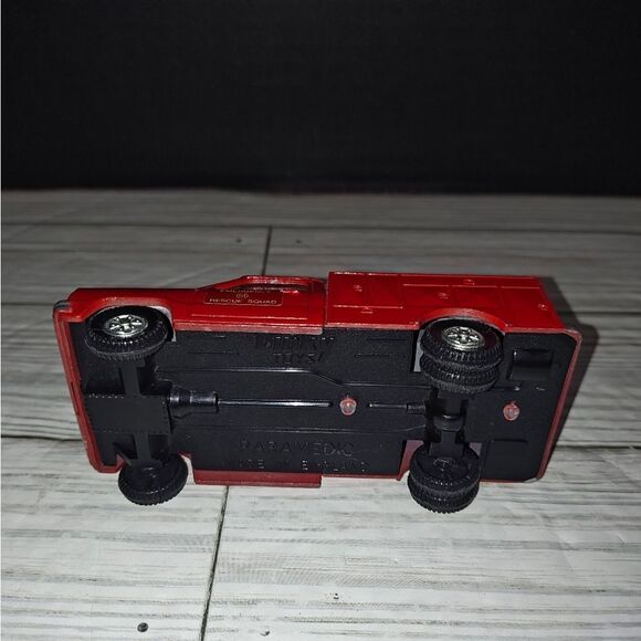 Dinky Toys No. 267 Emergency Paramedic Truck Squad 51 LA County Toy Car England - Picture 7 of 9